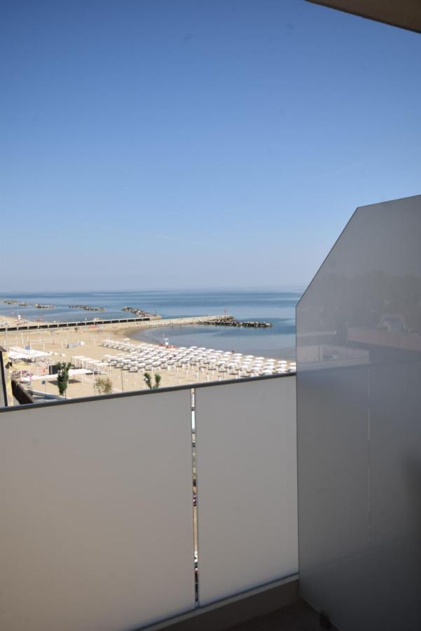 Hotel Mondial Bellaria-Igea Marina Exteriör bild