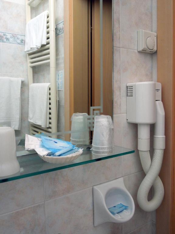 Hotel Mondial Bellaria-Igea Marina Rum bild